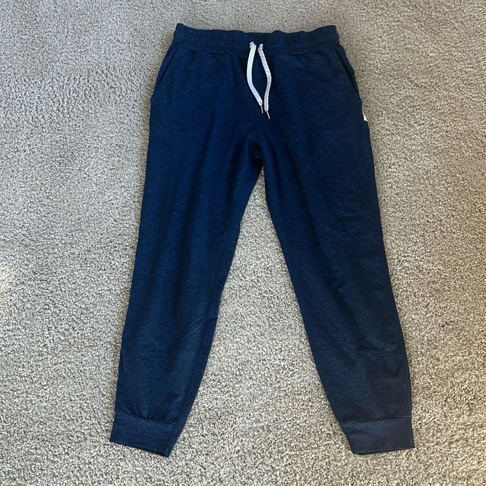 Vuori women’s joggers, size small